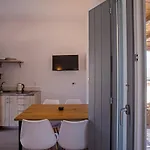 Katikies Ftelia Mykonos * Pánormosz Mikónu