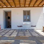 Katikies Ftelia Mykonos * Pánormosz Mikónu